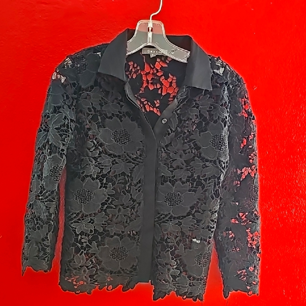 Gracia Black lace top size small